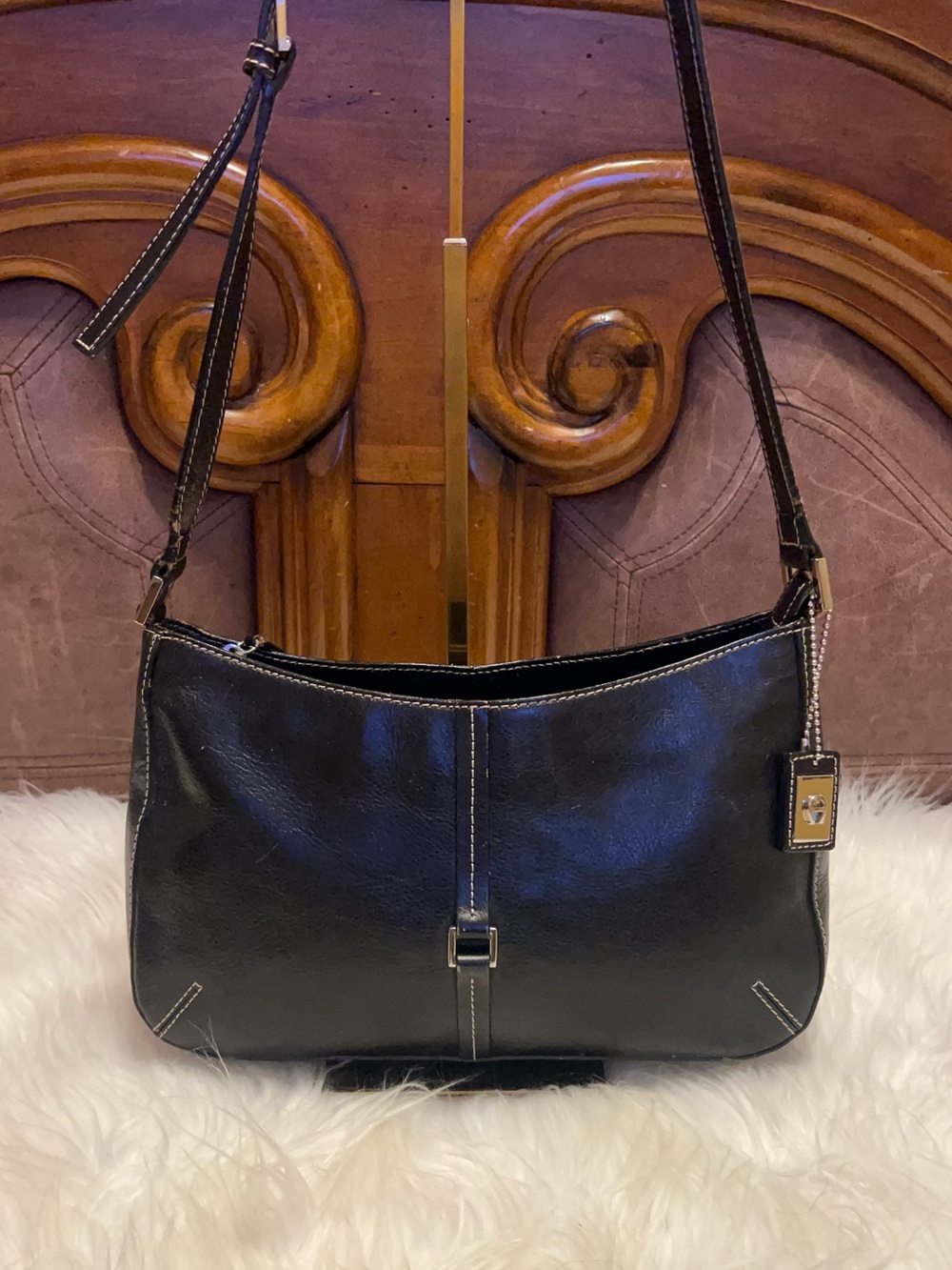 Etienne Aigner vintage Black Leather Shoulder Bag with Tag Accent